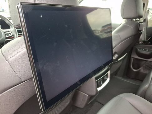 Certified 2025 Kia Carnival SX Prestige FWD image 12