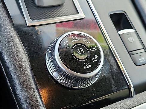 Used 2024 Mitsubishi Outlander SE image 25