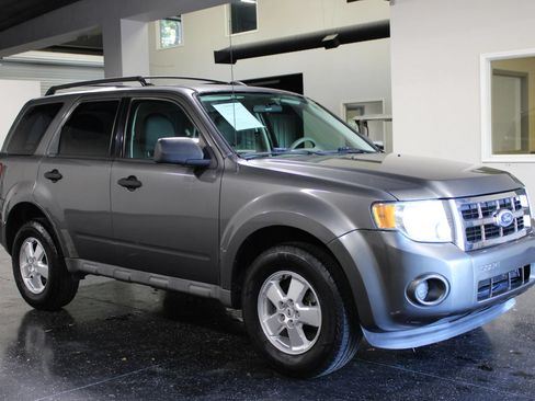 Used 2011 Ford Escape XLS w/ 101A Rapid Spec Order Code FWD image 29
