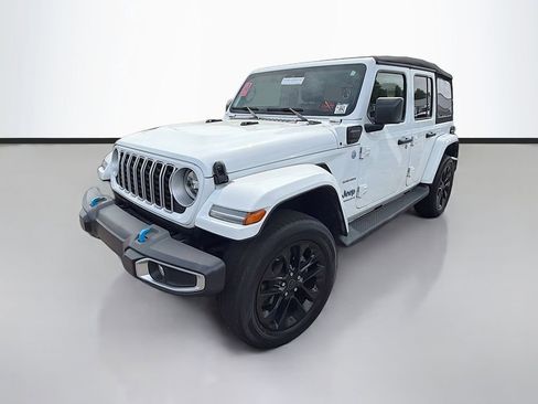 Used 2024 Jeep Wrangler Unlimited Sahara AWD/4WD image 5