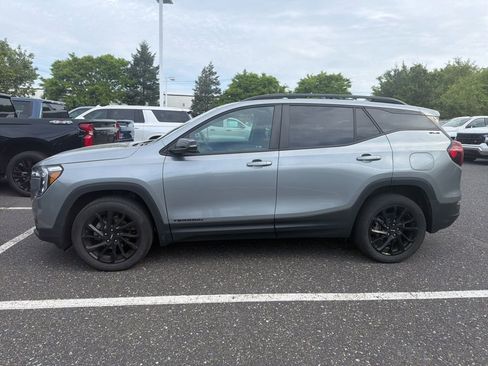 Used 2023 GMC Terrain SLE w/ Driver Convenience Package AWD/4WD image 2