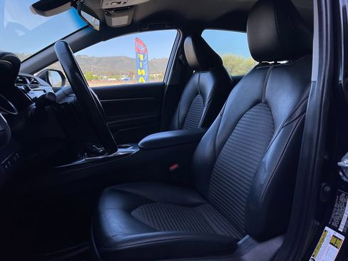 Used 2019 Toyota Camry SE image 12