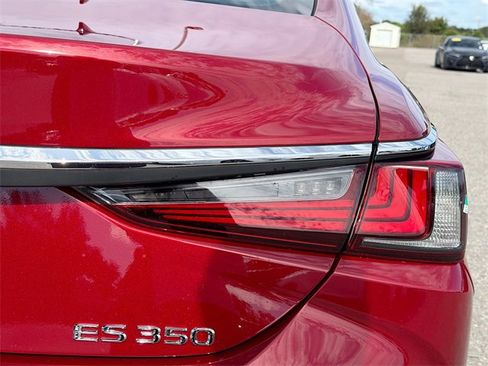 New 2025 Lexus ES 350 Ultra Luxury image 10