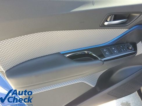 Used 2019 Toyota C-HR XLE FWD image 18