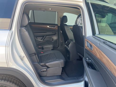 New 2026 Volkswagen Atlas SE FWD image 30