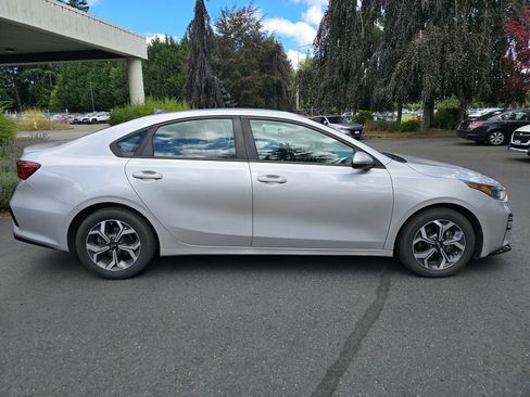 Used 2020 Kia Forte LXS FWD image 3