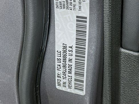 Used 2022 Jeep Grand Cherokee L Limited image 12