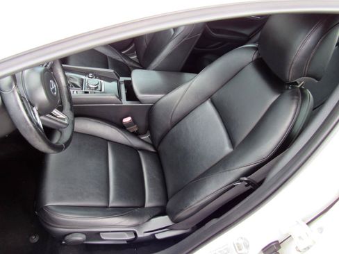 Used 2019 MAZDA MAZDA3 Sedan FWD image 23
