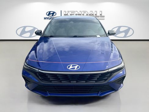 Used 2025 Hyundai Elantra Sport FWD image 2