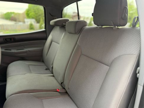 Used 2013 Toyota Tacoma 4x4 Double Cab w/ TRD Off-Road Pkg image 32