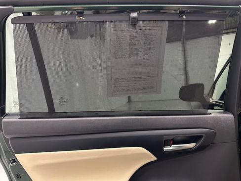 Used 2025 Toyota Highlander XLE image 46