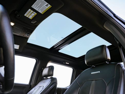 Used 2016 Ford F150 Platinum w/ Equipment Group 701A Luxury image 17