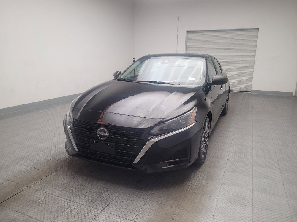 Used 2025 Nissan Altima 2.5 SV FWD image 15
