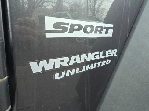 Used 2017 Jeep Wrangler Unlimited Sport w/ Quick Order Package 24S AWD/4WD image 24