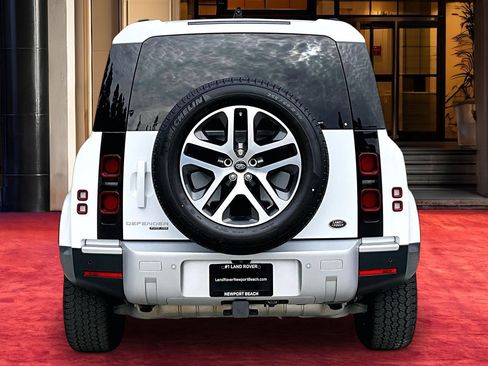 Used 2020 Land Rover Defender 110 HSE image 3