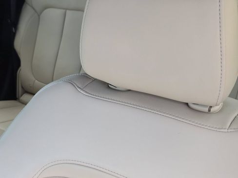 Used 2024 Jeep Grand Cherokee Limited AWD/4WD image 9
