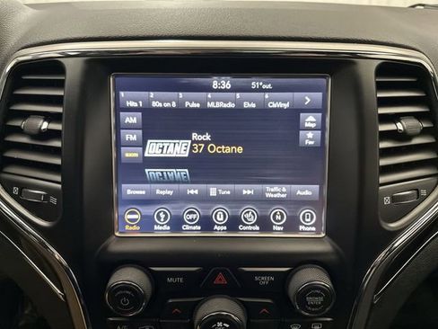 Used 2018 Jeep Grand Cherokee Trailhawk w/ Trailhawk Luxury Group AWD/4WD image 16