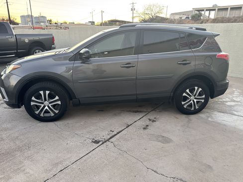 Used 2017 Toyota RAV4 LE image 4