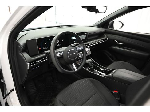 Used 2025 Hyundai Santa Cruz SE image 9