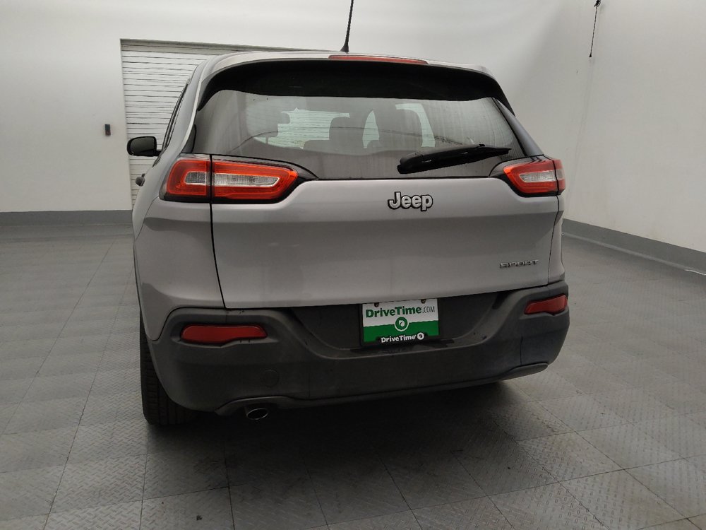 Used 2017 Jeep Cherokee Sport FWD image 6