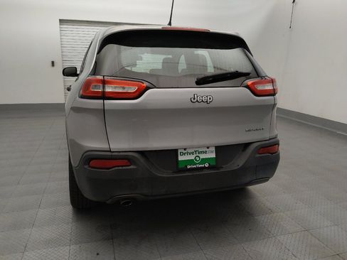 Used 2017 Jeep Cherokee Sport FWD image 6