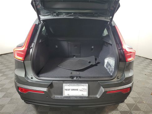 Certified 2026 Volvo XC40 B5 Core AWD/4WD image 9