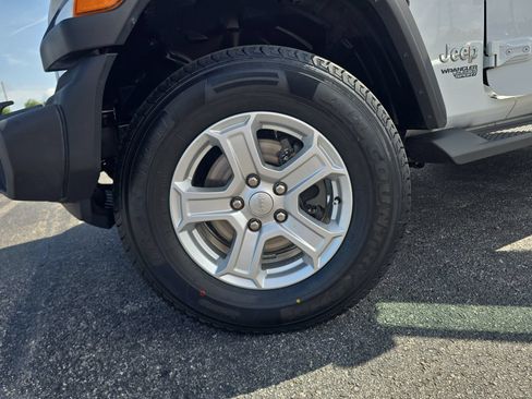 Used 2018 Jeep Wrangler Unlimited Sport S AWD/4WD image 28