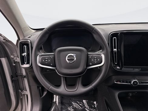 Used 2025 Volvo XC40 B5 Plus AWD/4WD image 12