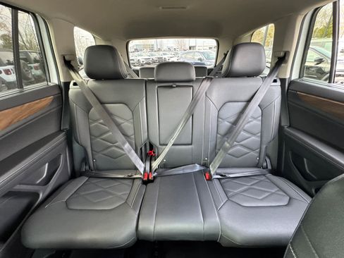 Used 2025 Volkswagen Atlas SE image 25