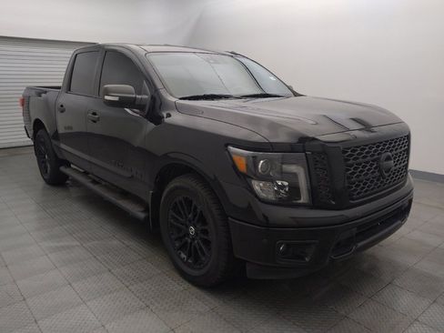 Used 2018 Nissan Titan SV w/ SV Convenience Package image 13