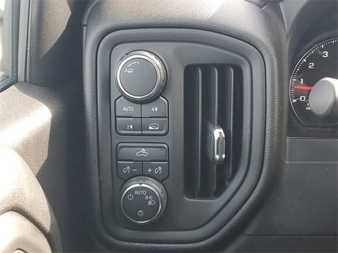 Used 2020 Chevrolet Silverado 1500 Custom w/ Custom Value Package image 17