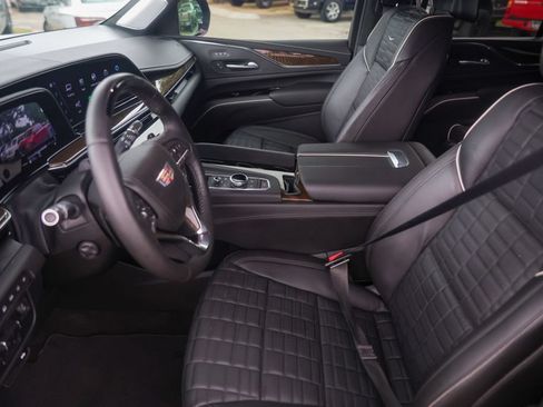 Used 2024 Cadillac Escalade Sport Platinum w/ LPO, ONYX Package AWD/4WD image 9