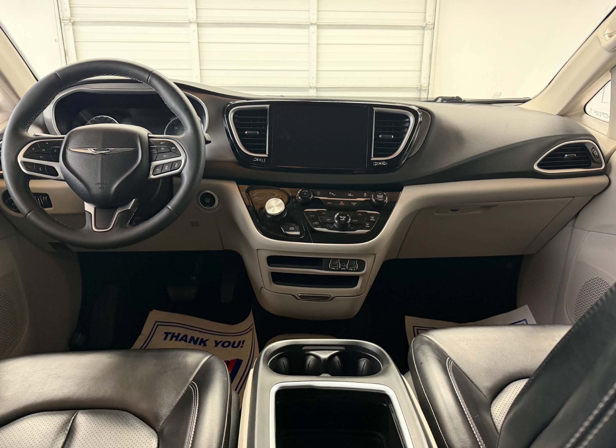 Used 2023 Chrysler Pacifica Touring-L FWD image 18