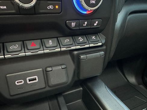 Used 2022 GMC Sierra 2500 AT4 w/ AT4 Preferred Package AWD/4WD image 47
