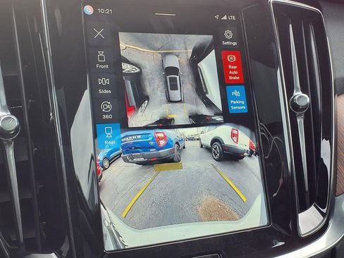 Used 2025 Volvo V60 B5 Cross Country Plus image 10