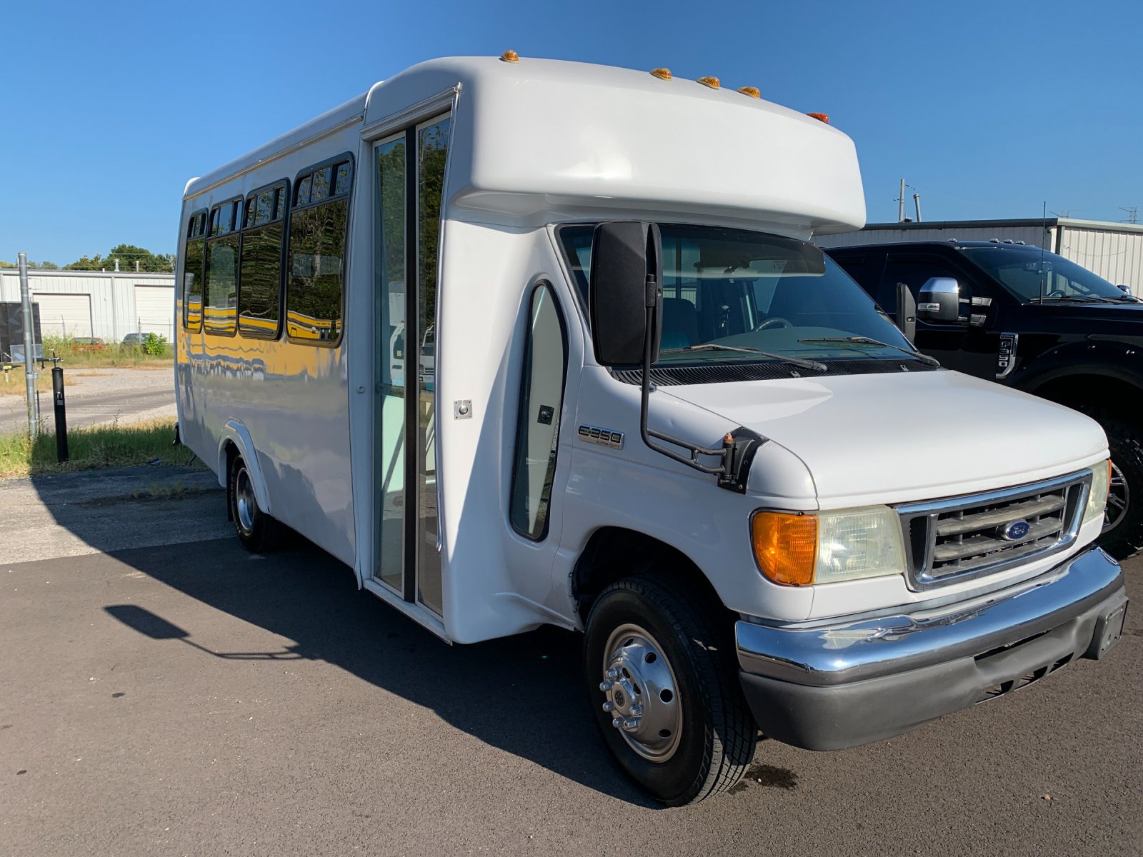 Used 2006 Ford E-350 and Econoline 350 Super Duty RWD image 1