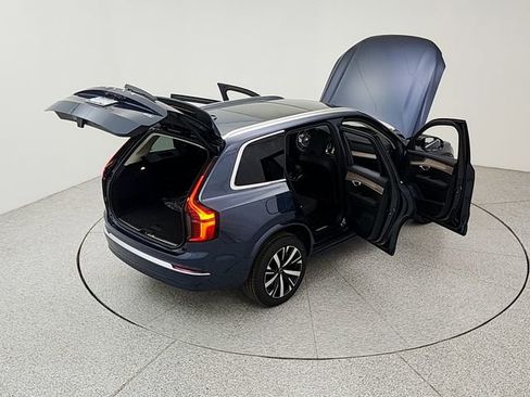 New 2026 Volvo XC90 B5 Core image 40
