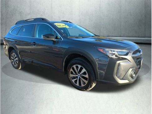 Used 2025 Subaru Outback Premium image 7