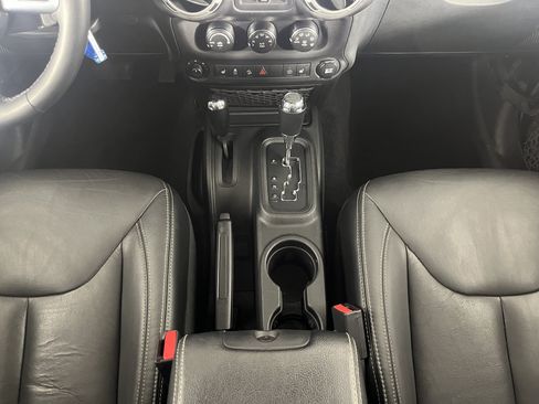 Used 2017 Jeep Wrangler Unlimited Rubicon AWD/4WD image 16