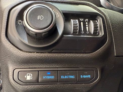 Used 2022 Jeep Wrangler Unlimited Rubicon 4xe w/ Cold Weather Group AWD/4WD image 19