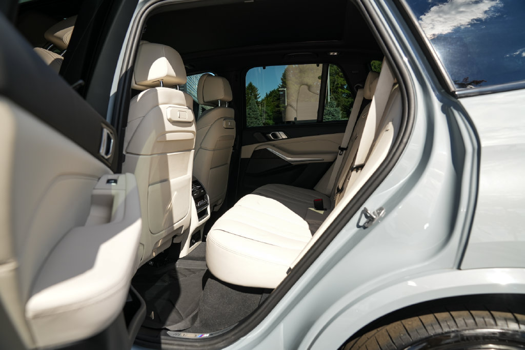 Used 2024 BMW X5 M60i AWD/4WD image 30