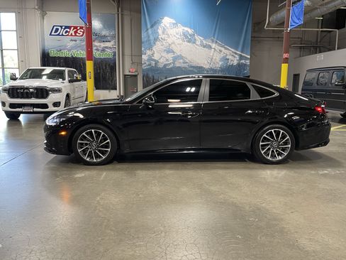 Used 2021 Hyundai Sonata Limited FWD image 2