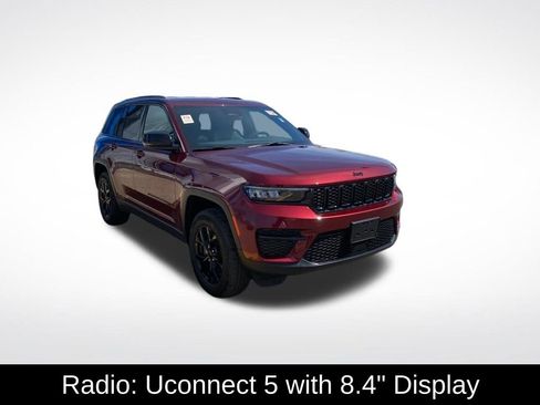 Used 2025 Jeep Grand Cherokee Altitude image 3