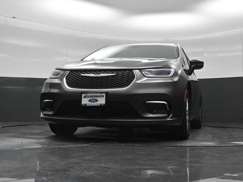 Used 2023 Chrysler Pacifica Touring-L FWD image 53