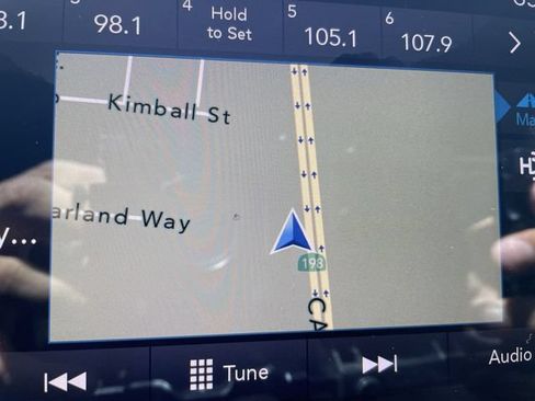 Used 2018 Chrysler Pacifica Touring-L Plus FWD image 14