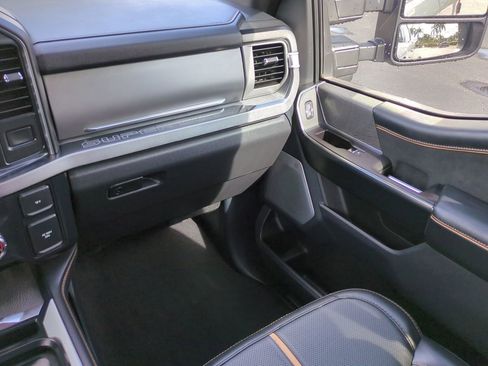 Used 2024 Ford F250 Platinum image 17