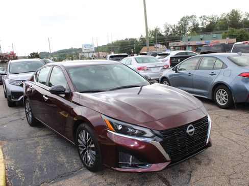 Used 2024 Nissan Altima 2.5 SV FWD image 6