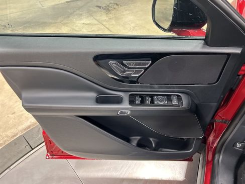 New 2026 Lincoln Aviator AWD w/ Jet Appearance Package image 11