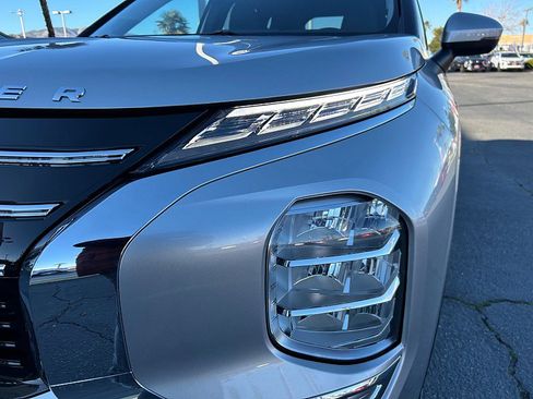 New 2026 Mitsubishi Outlander SE image 13