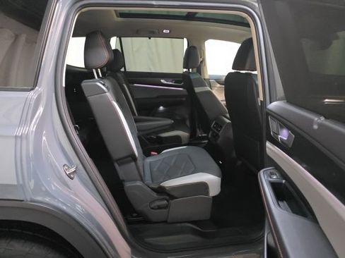 Used 2024 Volkswagen Atlas Peak Edition SE image 35